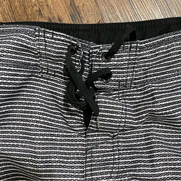 O’Neill Board Shorts Stripes Mens 31 - Picture 3 of 12